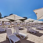 Wave Beachfront Family