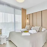 Wave Beachfront Family