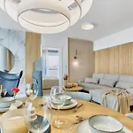 Wave Beachfront Family Appartement *