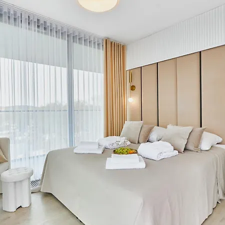 Wave Beachfront Family