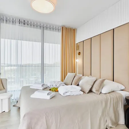 Wave Beachfront Family *