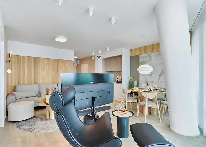 Wave Beachfront Family Apartman