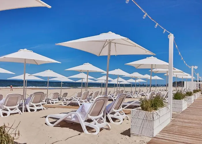 Wave Beachfront Family Apartman *