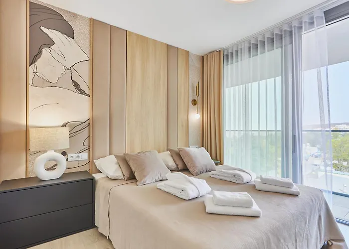 Wave Beachfront Family ミエンジズドロイェ