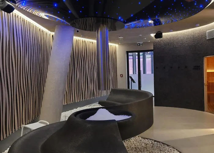 Wave Beachfront Family