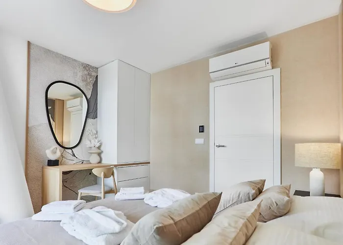 アパート Wave Beachfront Family ミエンジズドロイェ