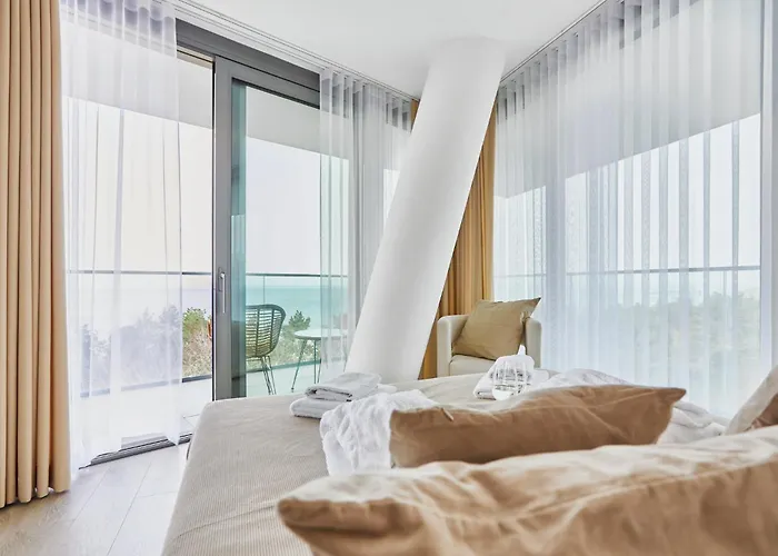 Wave Beachfront Family *