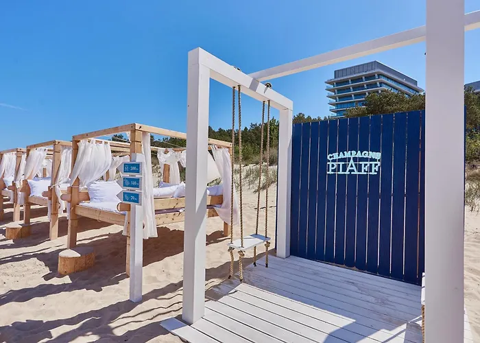 Wave Beachfront Family